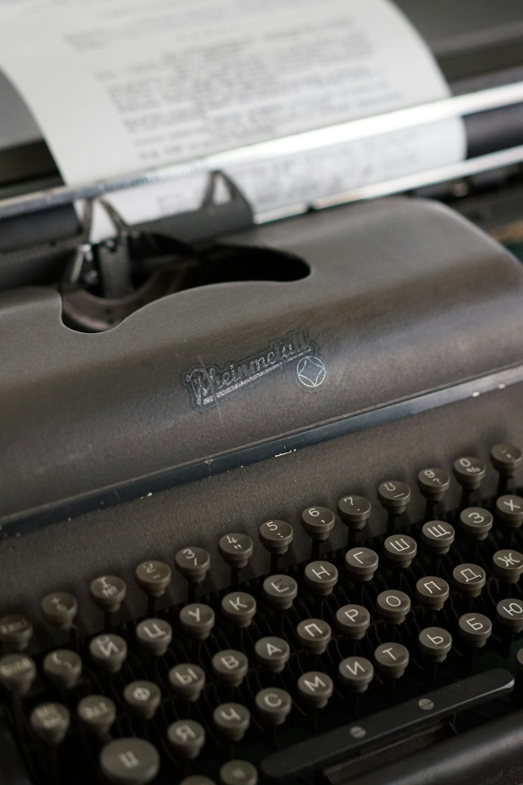 black-typewriter-b4qmycsnrcy